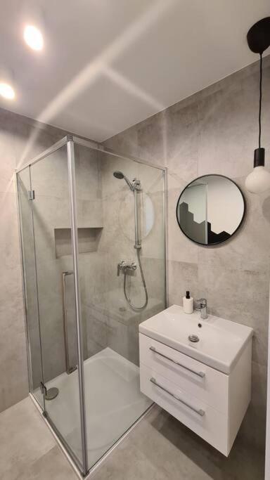 Sloneczny Apartament W Centrum Gdyni 2 Pokojowy Gdynia Exterior foto